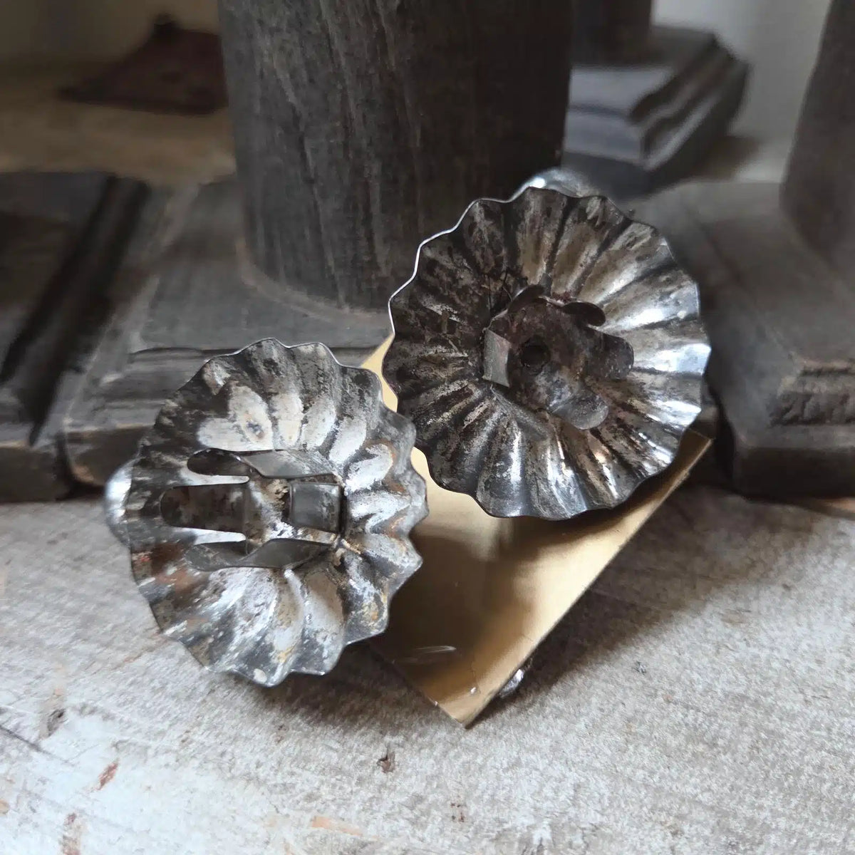 Setje van 2 Oude Kerstboomknijpers/Kaarshouders 4cm