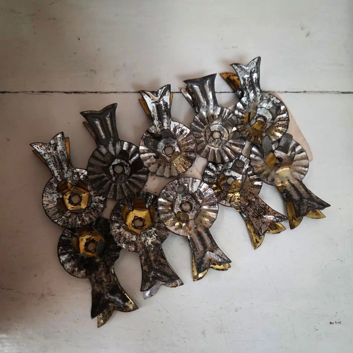 Setje van 10 Oude Kerstboomknijpers/Kaarshouders Verweerd Zilver/Goud 4,5cm